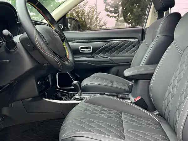 Mitsubishi Outlander 2023