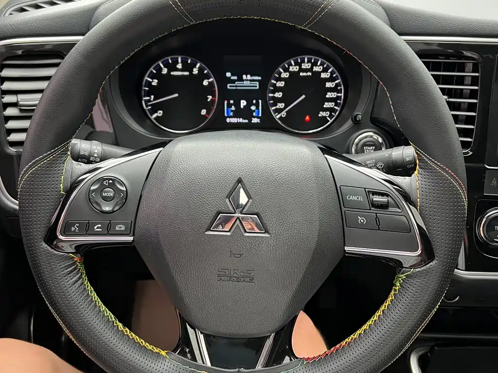 Mitsubishi Outlander 2023 — фото 11