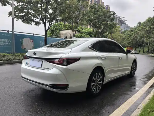 Lexus ES 2024