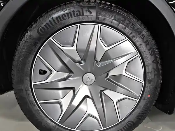 Tesla Model Y L 2026