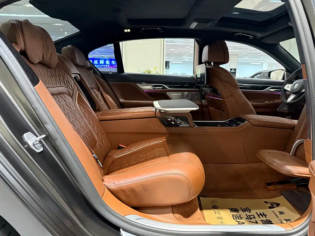 BMW 7 Series 2020 — фото 10