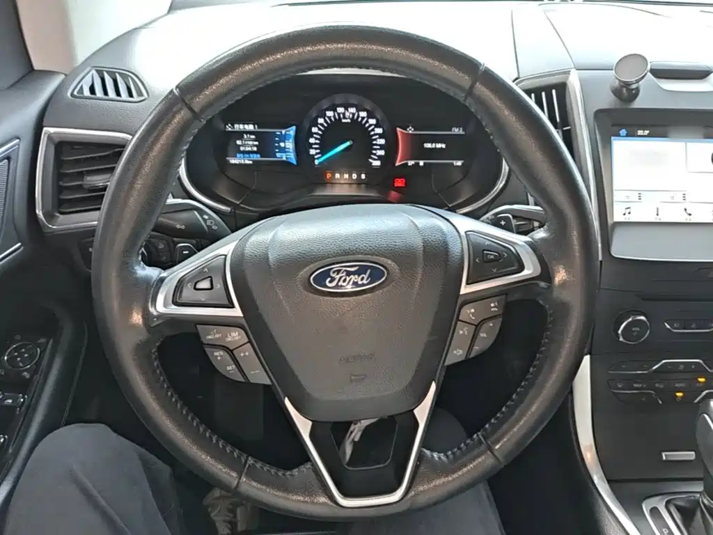 Ford Edge 2017 — фото 11