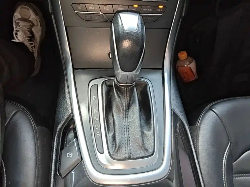 Ford Edge 2017 — фото 14