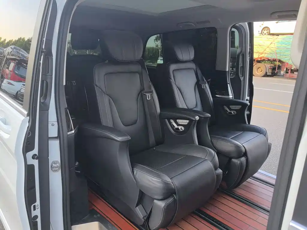 Mercedes-Benz V-Class 2018 — фото 13