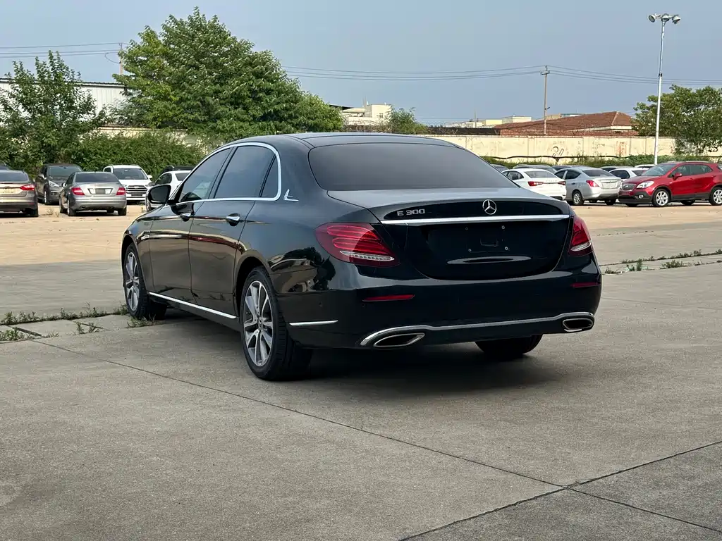 Mercedes-Benz E-Class 2019 — фото 11