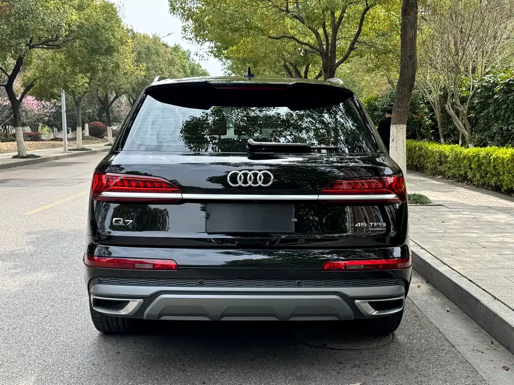 Audi Q7 2023 — фото 5