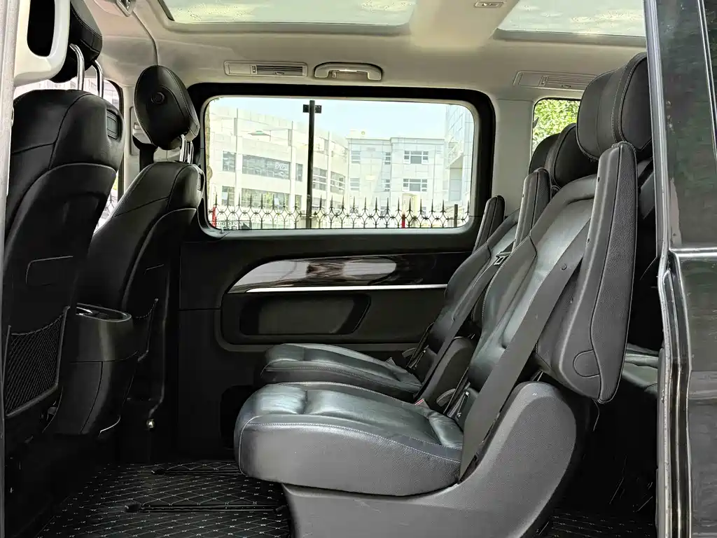 Mercedes-Benz V-Class 2018 — фото 13