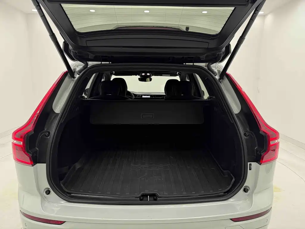 Volvo XC60 2023 — фото 18