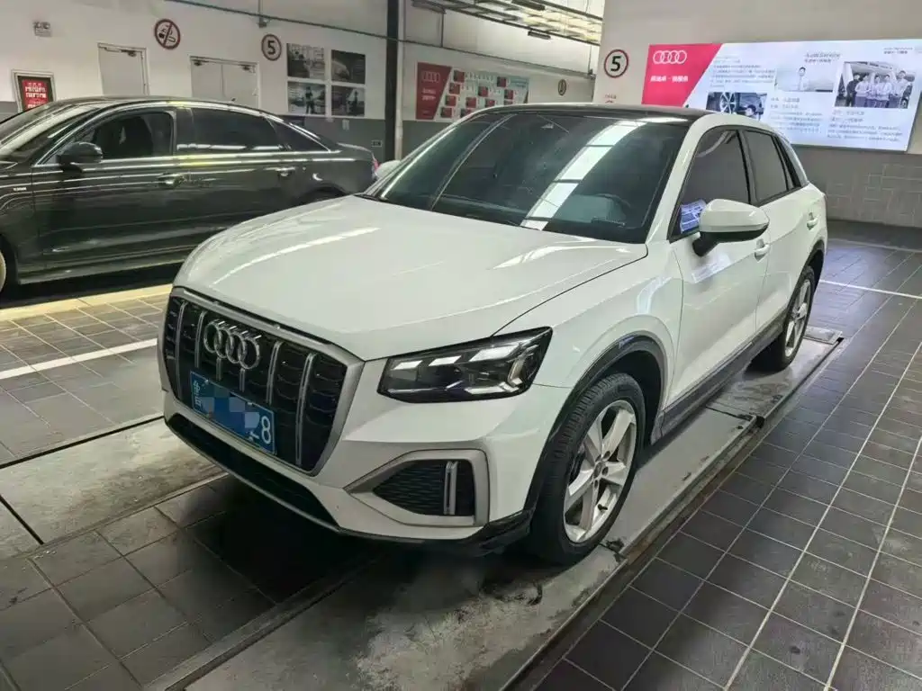 Audi Q2L 2023 — фото 1