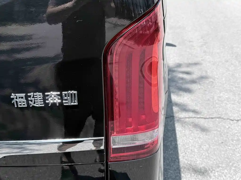 Mercedes-Benz V-Class 2018 — фото 19