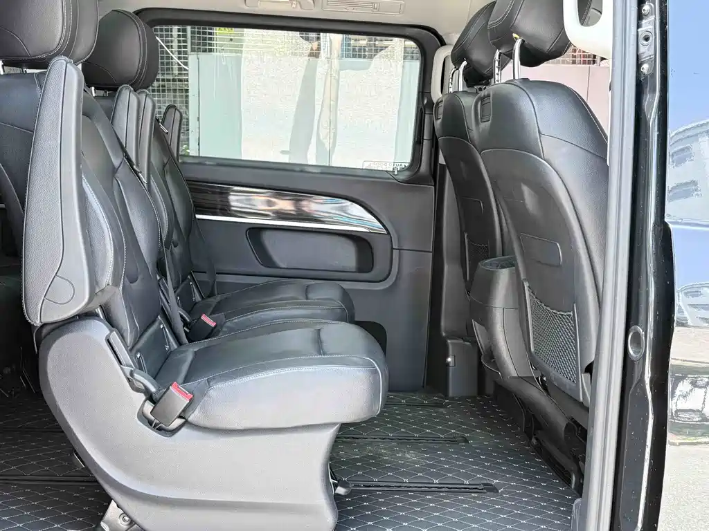 Mercedes-Benz V-Class 2018 — фото 18