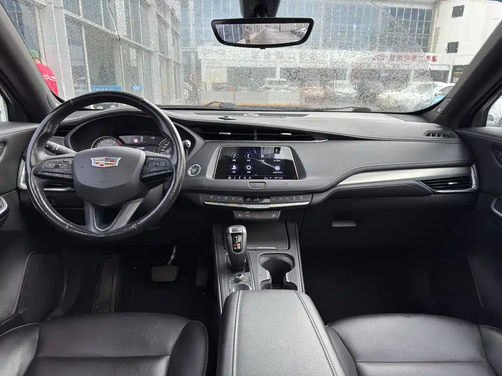 Cadillac XT4 2019 — фото 12