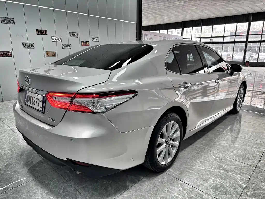 Toyota Camry 2019 — фото 6