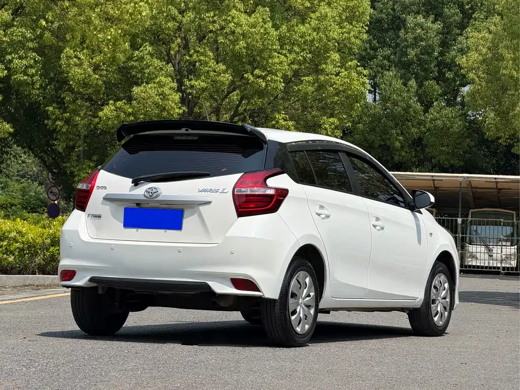 Toyota Yaris L 2021 — фото 6