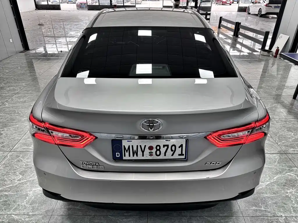 Toyota Camry 2019 — фото 4