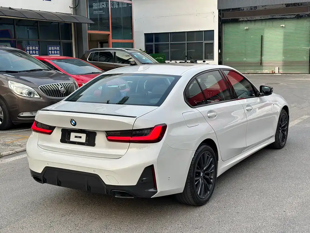 BMW 3 Series 2024 — фото 14