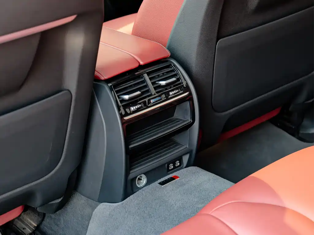 BMW 5 Series 2020 — фото 11