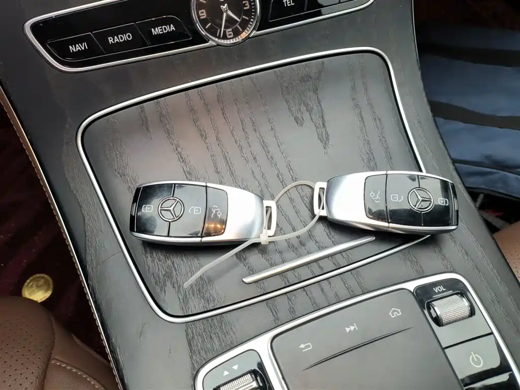 Mercedes-Benz E-Class 2020 — фото 17