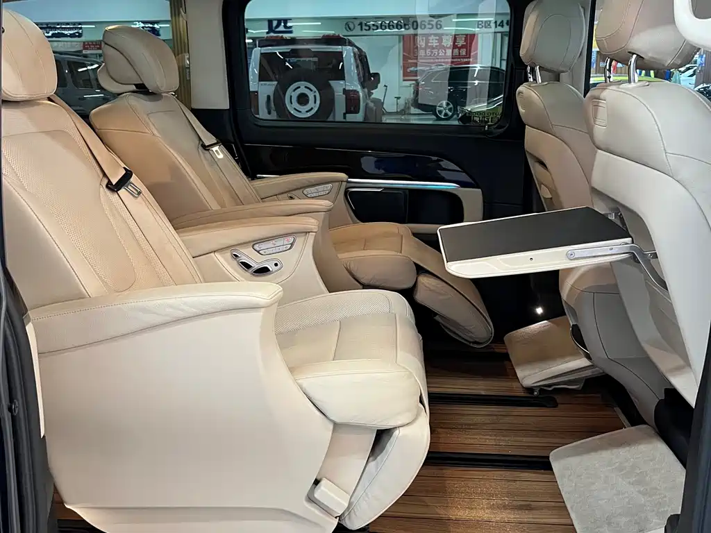 Mercedes-Benz V-Class 2019 — фото 14