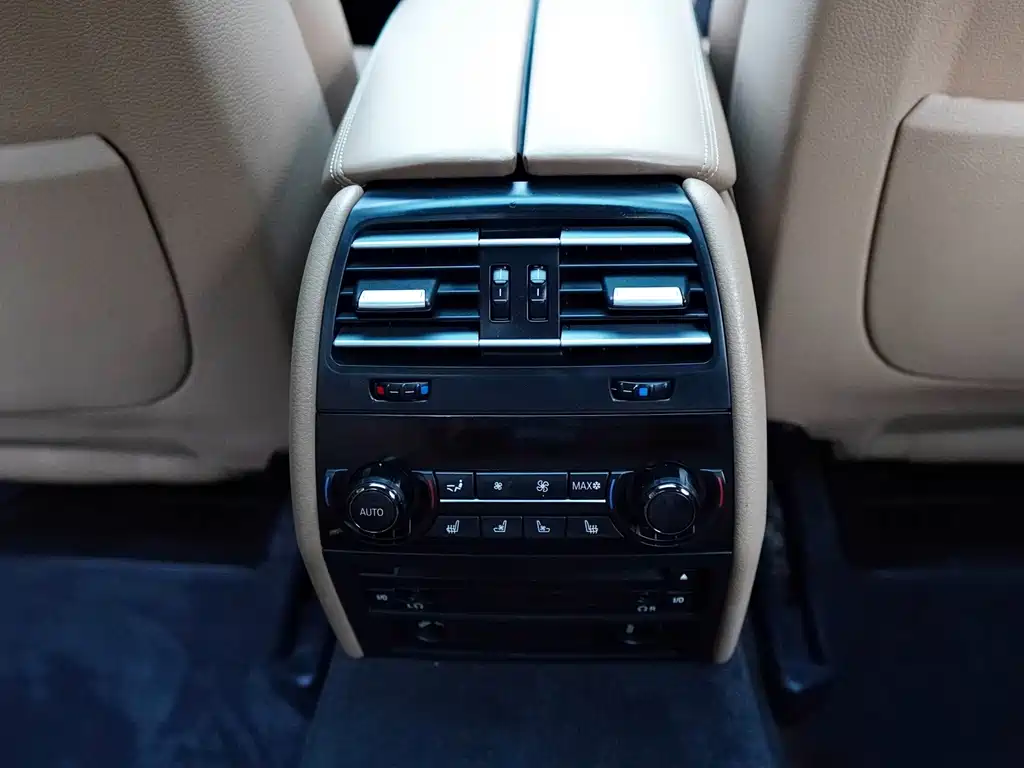 BMW 7 Series 2012 — фото 28