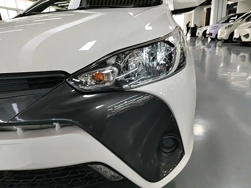 Toyota Yaris L 2017 — фото 24