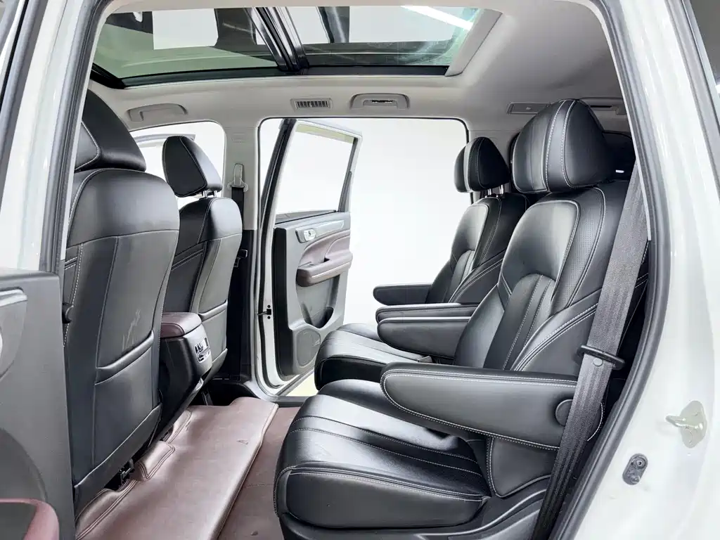 GAC Motor Trumpchi M6 2022 — фото 8