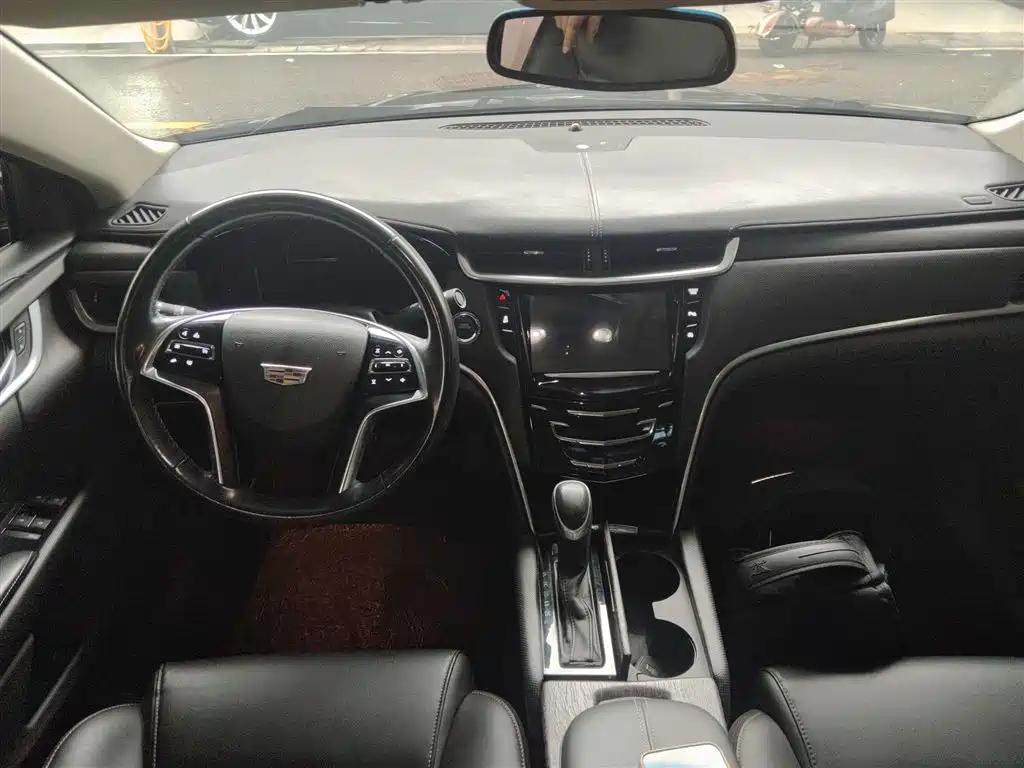 Cadillac XTS 2018 — фото 10
