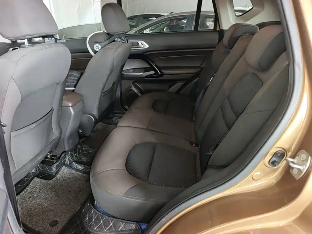 GAC Trumpchi GS4 2016 — фото 17