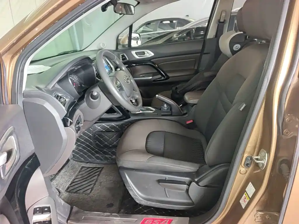 GAC Trumpchi GS4 2016 — фото 15
