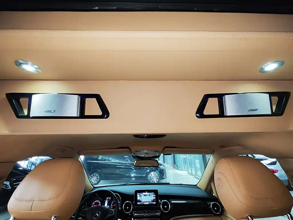 Mercedes-Benz V-Class 2018 — фото 28