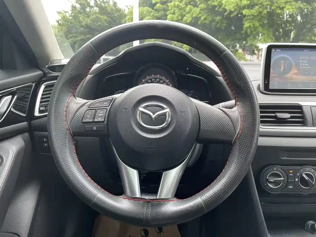Mazda 3 Axela 2017 — фото 17