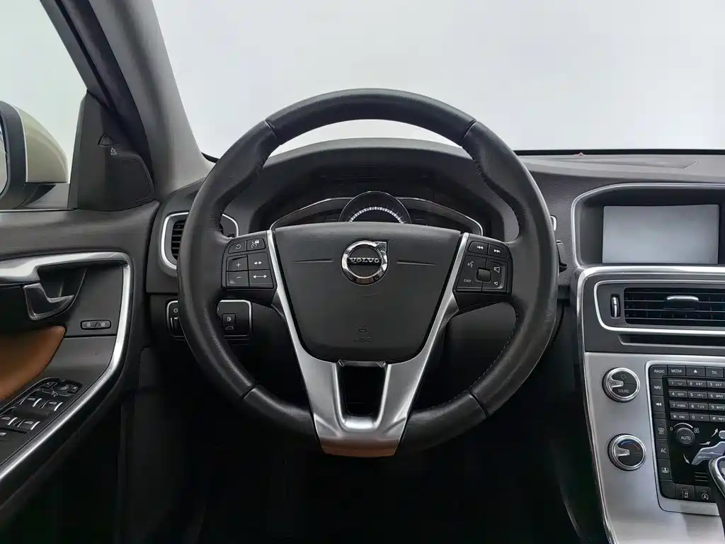 Volvo S60 2019 — фото 11