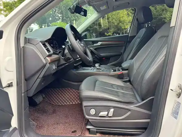 Audi Q5L 2020