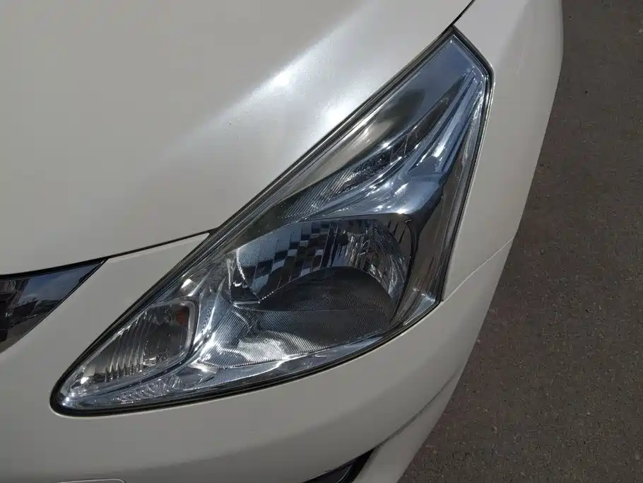 Nissan Tiida 2014