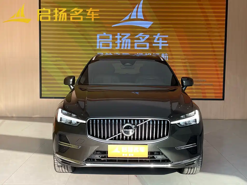 Volvo XC60 2022 — фото 1