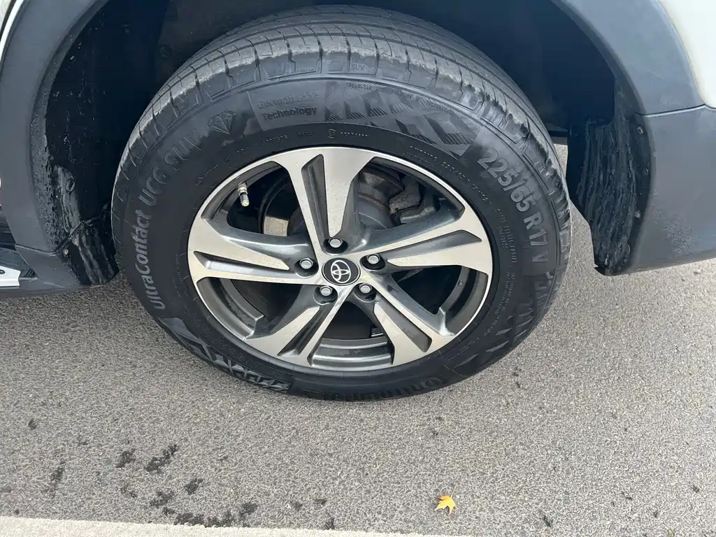 Toyota RAV4 2016 — фото 11