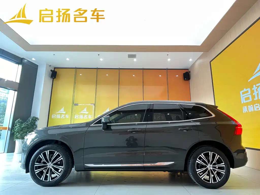 Volvo XC60 2022 — фото 2