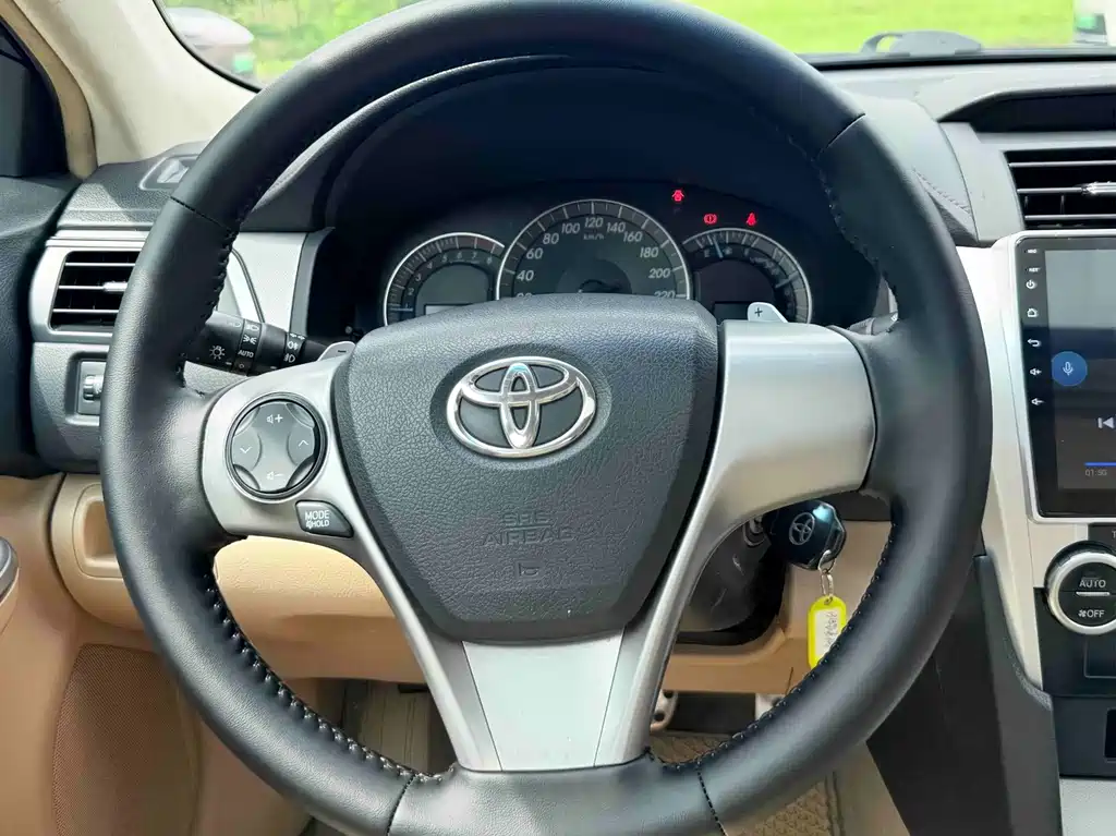 Toyota Camry 2013 — фото 18
