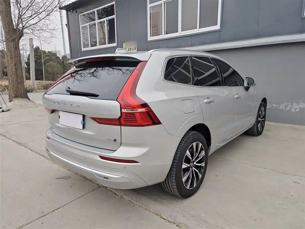 Volvo XC60 2022 — фото 24