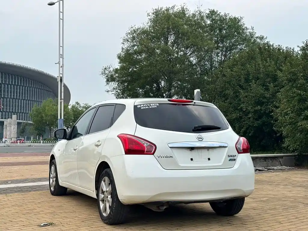 Nissan Tiida 2012