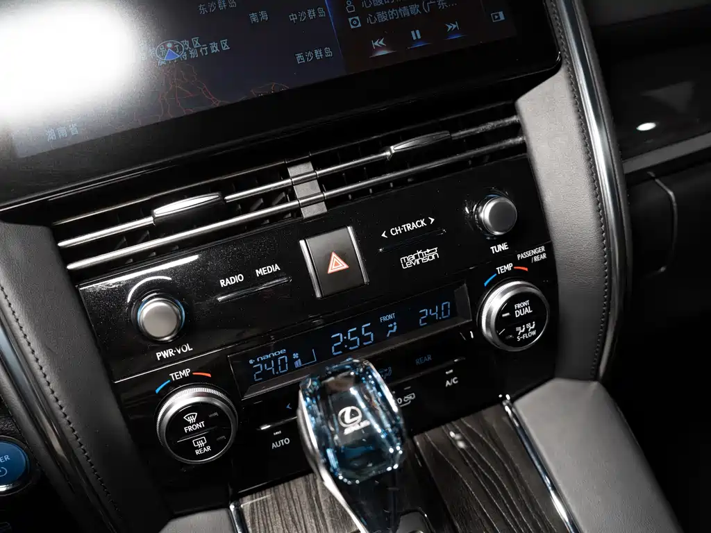 Lexus LM 2022 — фото 18