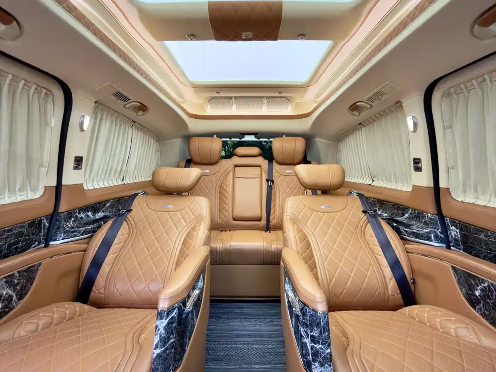 Mercedes-Benz V-Class 2023 — фото 10