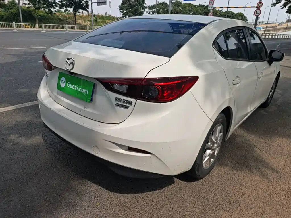 Mazda 3 Axela 2015