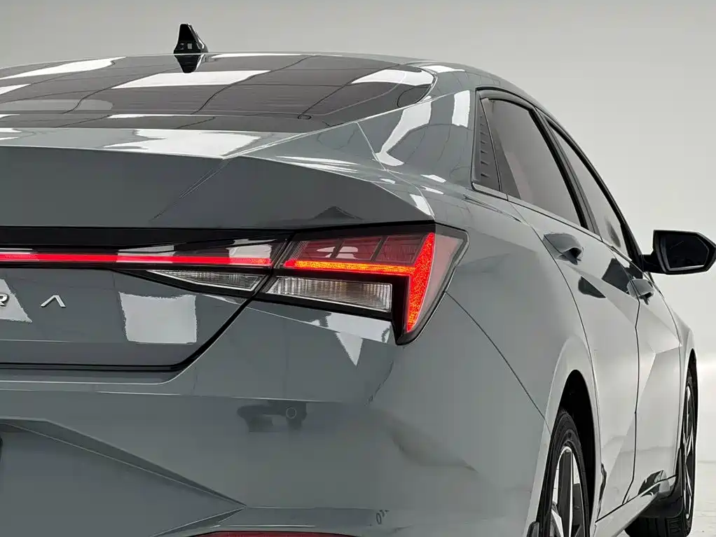 Hyundai Elantra 2023 — фото 7
