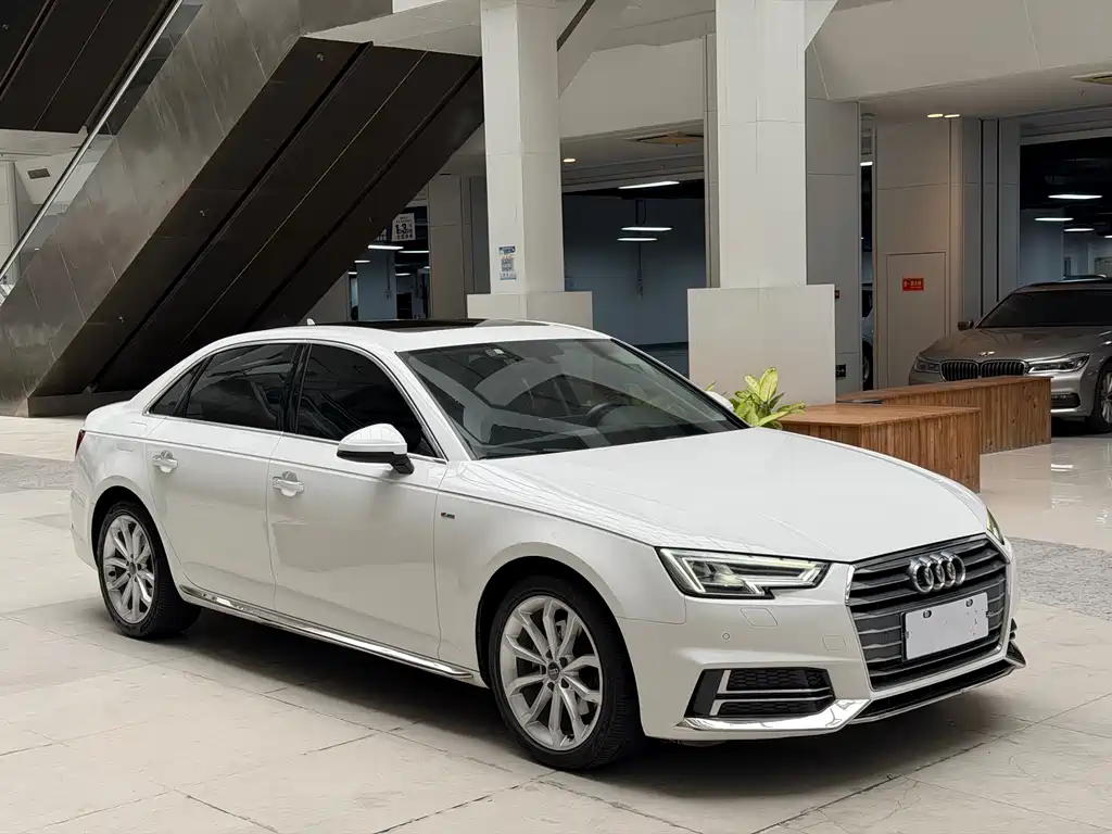 Audi A4L 2018 — фото 3