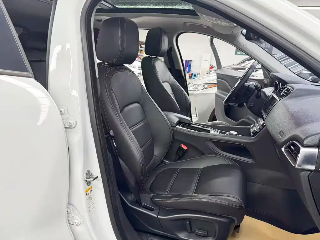 Jaguar F-PACE 2018 — фото 14