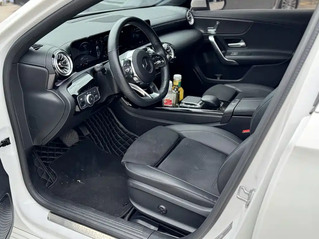 Mercedes-Benz A-Class 2023 — фото 4