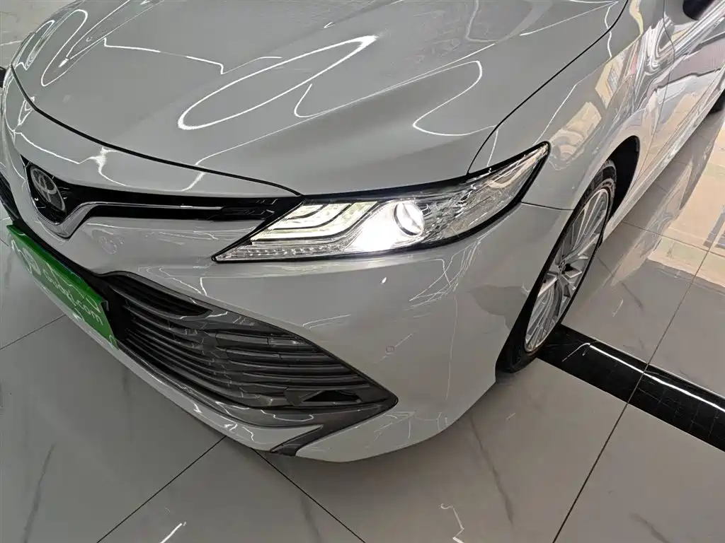 Toyota Camry 2018 — фото 24