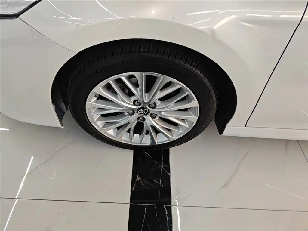 Toyota Camry 2018 — фото 23