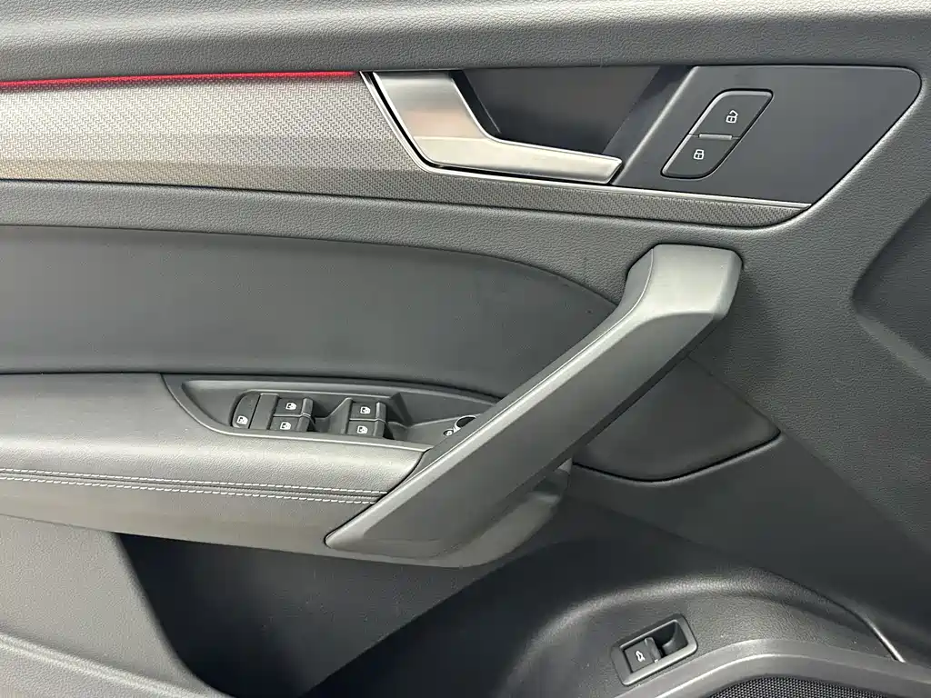 Audi Q5L 2022 — фото 21